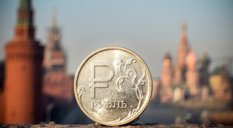 The strenghtening value of the ruble is a headache for the Kremlin as export earnings translate into less budget revenue in rubles